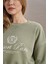 Kadın Olive Resort Paris Baskılı Üç Iplik Crop Sweatshirt 3