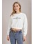 Kadın Ekru Bisiklet Yaka Lovers Lane Baskılı Üç Iplik Crop Sweatshirt 1