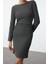 Kadın Moda Şık Mini Boy Kayık Yaka Fitted Düz Büzgü Drape Detaylı Bodycone Vücuda Oturan Örme Elbise 1