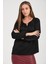 Yakası Aksesuarlı Bluz 2