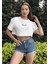 Kadın Beyaz Bisiklet Yaka Baskılı Oversize Crop T-Shirt 3