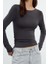 Stil Kadın Fitted Vücuda Oturan Büzgü Drape Detaylı Esnek Bluz Crop Örme Slim Kalıp Düşük Kol 2