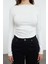Kadın Crop Kayık Yaka Düşük Kol Slim Kalıp Örme Fitted Vücuda Oturan Büzgü Drape Detaylı Esnek Bluz 1