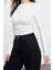 Kadın Crop Kayık Yaka Düşük Kol Slim Kalıp Örme Fitted Vücuda Oturan Büzgü Drape Detaylı Esnek Bluz 2