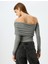 Uzun Kollu Slim Fit Asimetrik Omzu Açık Madonna Yaka Crop Tişört 4