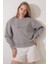 Gri Sırtı Leylek Nakış Işlemeli Bisiklet Yaka Sweatshirt - 2436 4