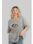 Stay Wild Be Free Yazılı Ön Baskılı Gri Oversize T-Shirt Unisex Erkek Kadın Bisiklet Yaka 4