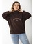 Kadın Büyük Beden Kahve Içi Şardonlu Ön Pat Fermuarlı Nakışlı Sweatshirt 65N37202 1