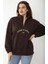 Kadın Büyük Beden Kahve Içi Şardonlu Ön Pat Fermuarlı Nakışlı Sweatshirt 65N37202 3