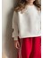 Kız Çocuk Kırmızı Eşofman ve Beyaz Sweatshirt Kombini - Spor ve Şık Tarz 2