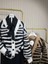 Zebra Desenli Triko Hırka 1