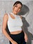 Sıfır Yaka Asimetrik Kesim Beyaz Renk Desensiz Kolsuz Fitilli Likralı Fit Crop Top Bluz 5