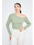 Yeşil Asimetrik Yaka Tek Omuz Açık Uzun Kollu Kadın Fit Bluz - 2463 1