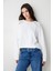 Beyaz Bisiklet Yaka Nakış Detaylı Sweatshirt 2