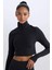 DeFactoFit Slim Fit Dar Kesim Fermuarlı Dik Yaka Uzun Kollu Tişört W0343AZ25SP 1