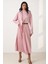 Pudra Kemer Detaylı Pileli Uzun Kollu Midi Boy Elbise 1