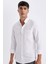 Slim Fit Dar Kesim Düğmeli Dokulu Düz Pamuk Karışımlı Uzun Kollu Beyaz Gömlek T2066AZ24AU 1