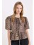 Regular Fit Yuvarlak Yaka Leopar Desenli Önden Bağlamalı Poplin Kısa Kollu Bluz E2670AX24AU 1