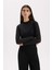 Slim Fit Dar Kesim Yarım Balıkçı Yaka Casual Tül Uzun Kollu Tişört E2373AX24WN 4
