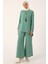 Yeşil-Kolyeli Bol Paça Pantolonlu Tunikli Takım 1