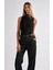 Aksesuarlı Yarım Balıkçı Yaka Kolsuz Siyah Kazak 1