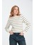 Kadın Çizgili Sweatshirt - Rahat ve Şık Tasarım 4