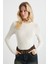 Yensı Kadın Viscon Yuvarlak Yaka Slim Fit Ekru Bluz 4