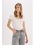 Slim Fit Dar Kesim Yuvarlak Yaka Basic Düz Fitilli Kaşkorse Kısa Kollu Çıtçıtlı Tişört E6579AX25SP 3