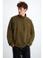 Radıant Erkek %100 Organik Pamuk Nakış Detaylı Yarım Fermuarlı Dik Yakalı Haki Sweatshirt 1