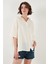 Pamuklu Regular Fit Yırtmaçlı Kısa Kollu Gömlek Kadın Gömlek CF25S166965 3