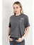 Kadın Bisiklet Yaka Omzu Fiyonk Nakışlı Pamuklu T-Shirt Antrasit - 925022 1