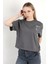 Kadın Bisiklet Yaka Omzu Fiyonk Nakışlı Pamuklu T-Shirt Antrasit - 925022 4