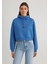 Mavi Patch Logo Kapüşonlu Mavi Crop Sweatshirt 1S10305-70885 4