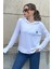 Kadın Beyaz Uzun Kol, Yırtmaç Detaylı, Arma ve Yazı Detaylı, Kapüşonlu Sweatshirt Bluz 1