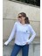 Kadın Beyaz Uzun Kol, Yırtmaç Detaylı, Arma ve Yazı Detaylı, Kapüşonlu Sweatshirt Bluz 5