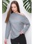 Kadın Gri Kayık Yaka Uzun Kol Omuz Dekolteli, Düğmeli Detaylı Regular Kesim Standart Boy Bluz 1