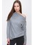 Kadın Gri Kayık Yaka Uzun Kol Omuz Dekolteli, Düğmeli Detaylı Regular Kesim Standart Boy Bluz 3