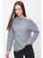 Kadın Gri Kayık Yaka Uzun Kol Omuz Dekolteli, Düğmeli Detaylı Regular Kesim Standart Boy Bluz 4