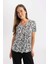 Regular Fit V Yaka Zebra Desenli Kısa Kollu Tişört Z6456AZNS 1