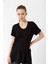 Viskon Yırtmaçlı Yuvarlak Yaka Regular T-Shirt 3