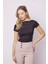 Kadın Kayık Yaka Büzgü Detaylı Hafif Parlak Likralı Tok Kumaş Kısa Kol Bluz Body-Siyah 1
