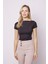 Kadın Kayık Yaka Büzgü Detaylı Hafif Parlak Likralı Tok Kumaş Kısa Kol Bluz Body-Siyah 3