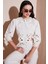 Ajurlu ve Nakış Işlemeli Pamuklu Slim Fit Bisiklet Yaka Crop Bluz Bayan Bluz 676215 1