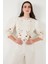 Ajurlu ve Nakış Işlemeli Pamuklu Slim Fit Bisiklet Yaka Crop Bluz Bayan Bluz 676215 4