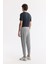 Erkek Gri Beli Lastikli Bağcıklı Yandan Cepli Flexi Baskı Detaylı Parçalı Soft Touch Jogger A51Y3402 3