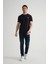 Esnek Pamuklu Standart Kalıp Minimal Logolu Siyah Erkek T-Shirt 4