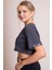 Delicate Kadın Gri Oversize Kısa Kollu Crop Tişört – %100 Pamuk Sırtı Baskılı Disco Top Tasarımı, Günlük Rahat Stil, Sokak Modası 3