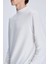 Beyaz Regular Fit Jakarlı Yarım Balıkçı Yaka Sweatshirt 4