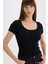 Slim Fit Dar Kesim Yuvarlak Yaka Basic Düz Fitilli Kaşkorse Kısa Kollu Siyah Tişört E5781AX25SP 1