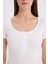 Slim Fit Dar Kesim Yuvarlak Yaka Basic Düz Fitilli Kaşkorse Kısa Kollu Beyaz Tişört E5781AX25SP 5